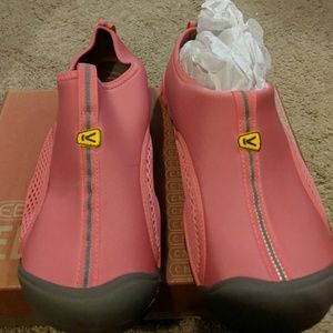 Keen youth size shoe